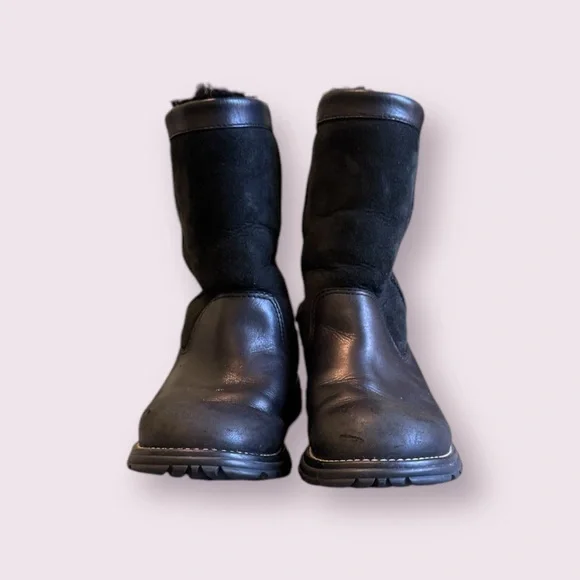Women’s Ugg Boots - Picture 3 of 7